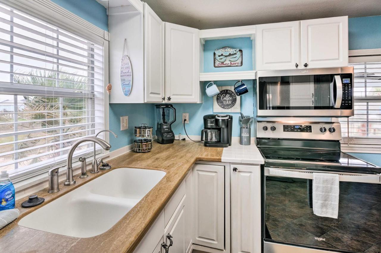 Surfside Beach Gem With Deck - 1 Block To Shore! Фрипорт Экстерьер фото
